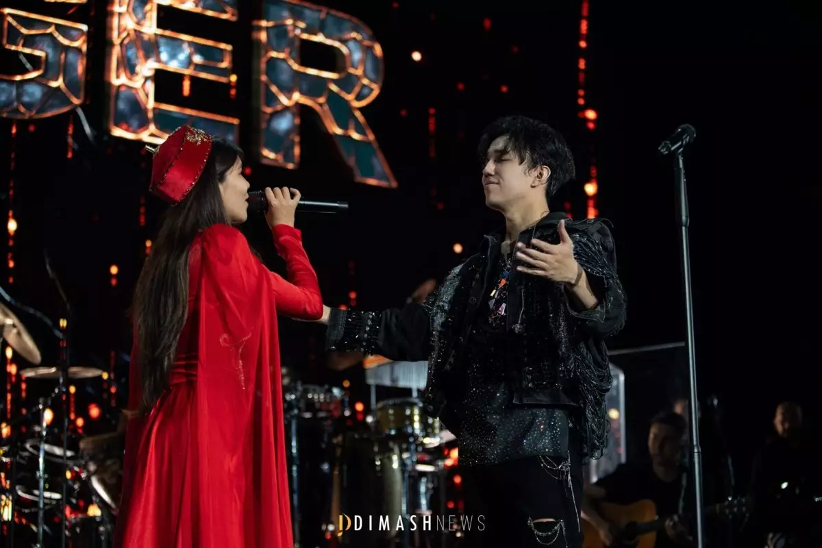 «Сезімімді жеткізе алмаймын»: Испанияда Димашпен ән шырқаған қазақ қызы әсерімен бөлісті