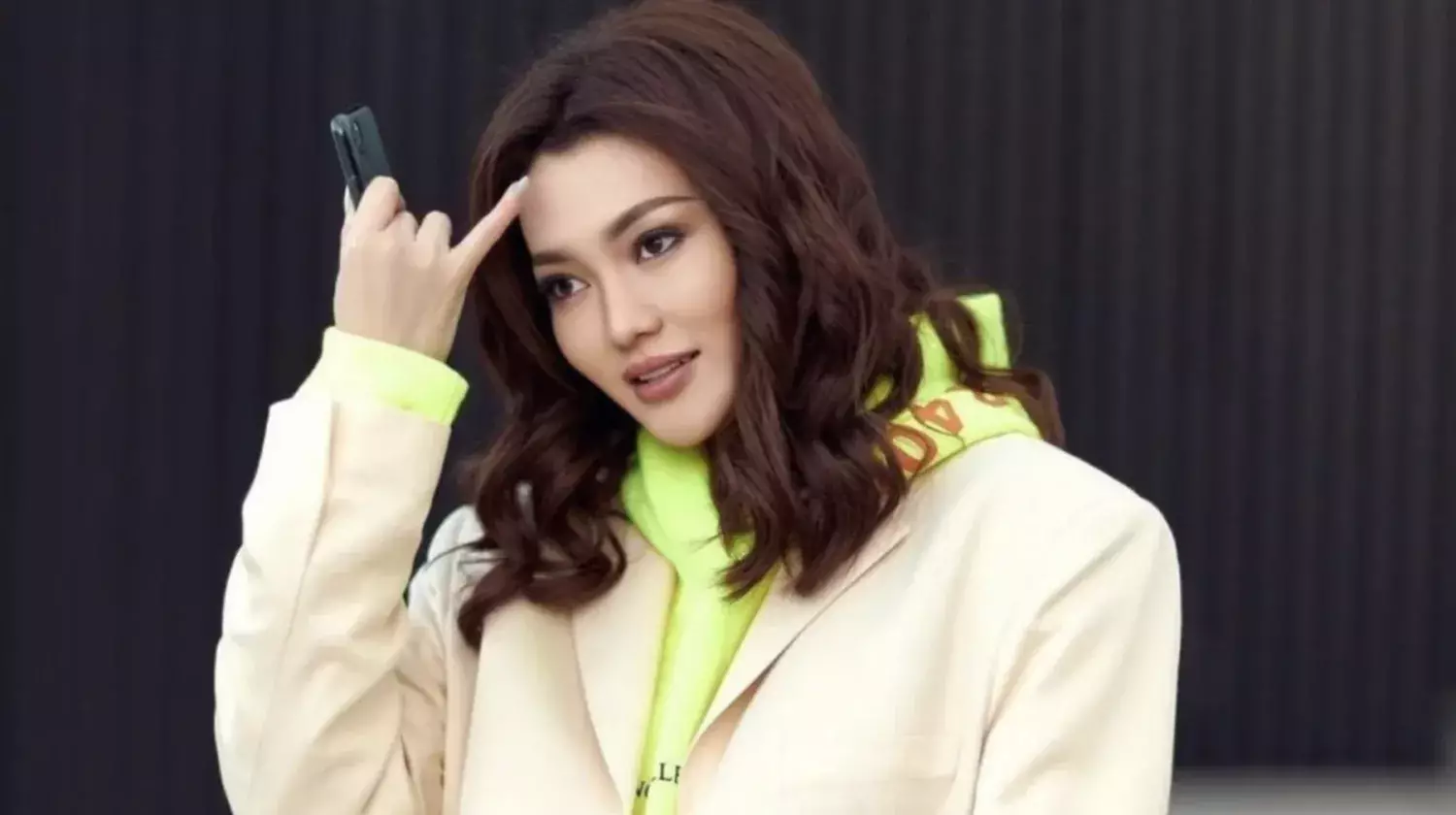 "Сенбеңіздер!": Ерке Есмахан халыққа үндеу тастады