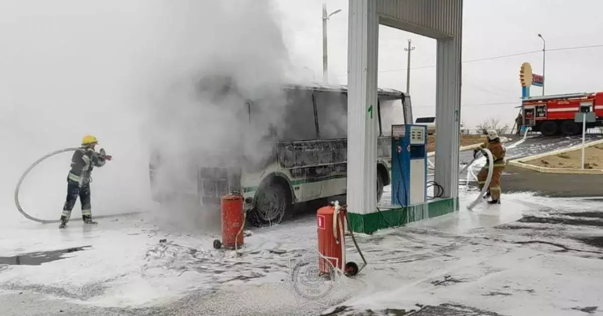  Атырау облысында жанармай бекетінде автобус өртеніп кетті 