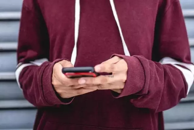 Бас прокуратура iPhone иелерін қауіп жөнінде ескертті