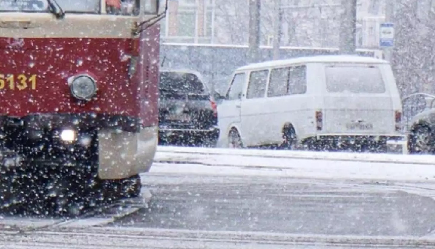 Штормовые предупреждения объявлены на понедельник в большинстве регионов Казахстана