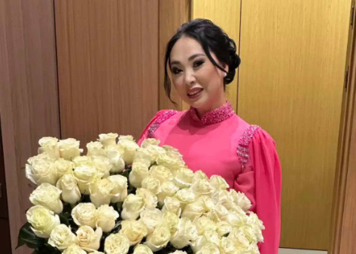 Каракат Абильдина поздравила с 50-летием Серика Токтара (ВИДЕО)