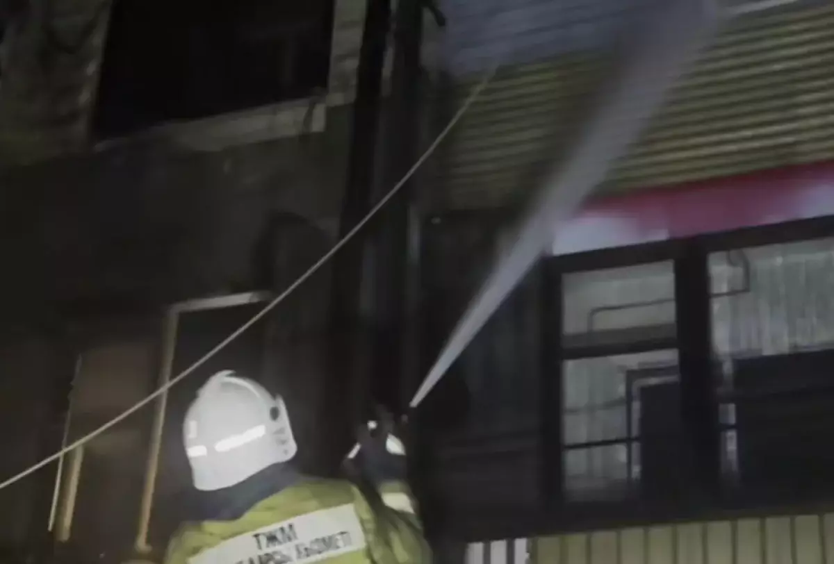 Взрыв газа произошел в трехэтажке близ Талгара : вынесено 15 газовых баллонов