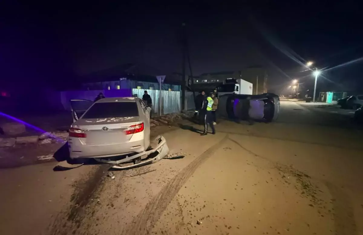 Автоледи устроили ДТП в Семее: один автомобиль перевернулся