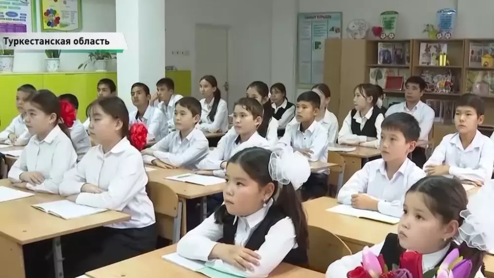 В Туркестанской области в одной школе учатся 16 пар близнецов и двойняшек