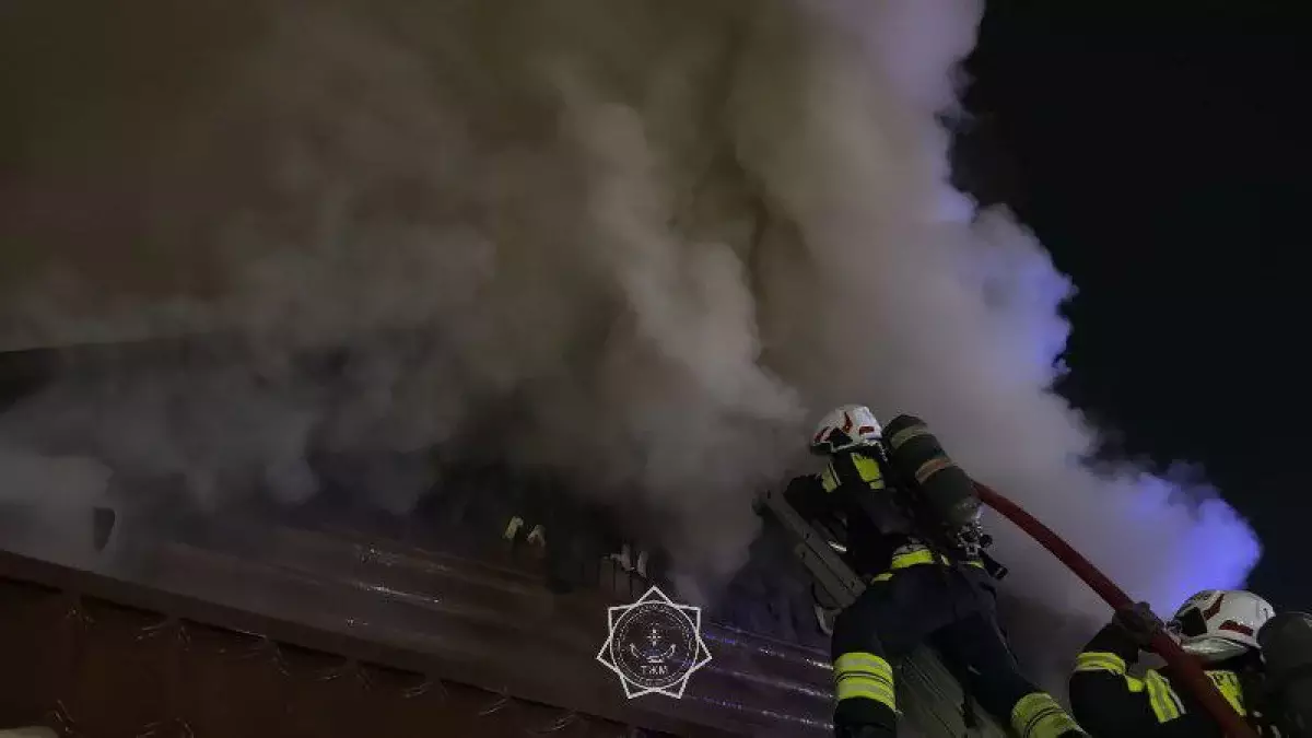 Пожар тушили в общественной бане в Шымкенте