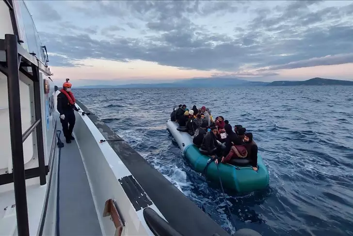 У берегов Измира спасены 34 нелегальных мигранта