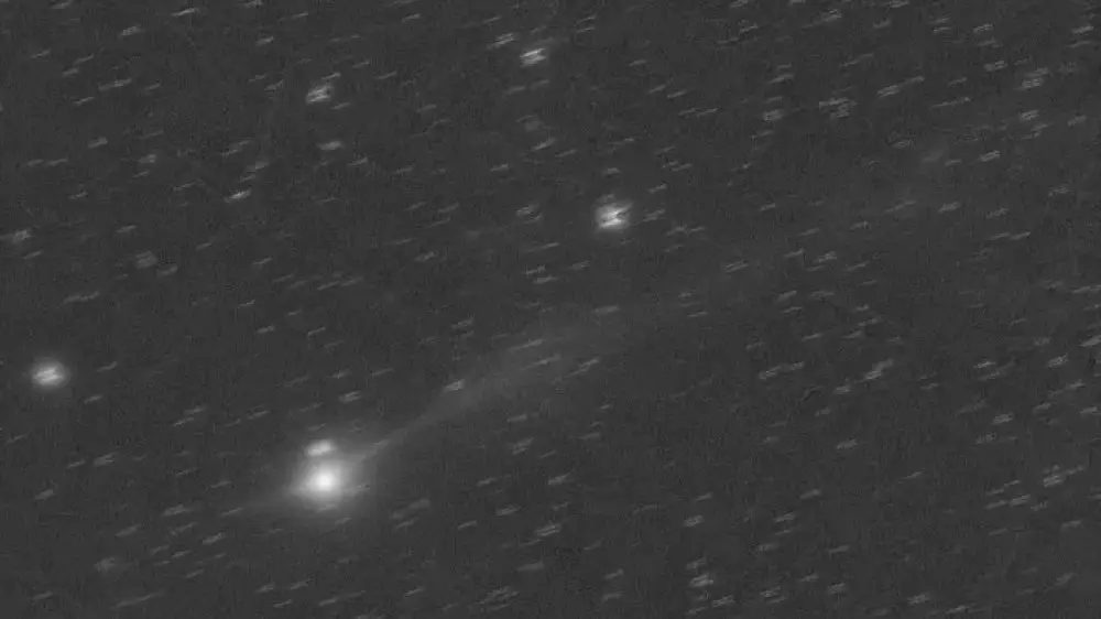 Астрономы зафиксировали лучи, исходящие от “инопланетного корабля“ 3I/ATLAS