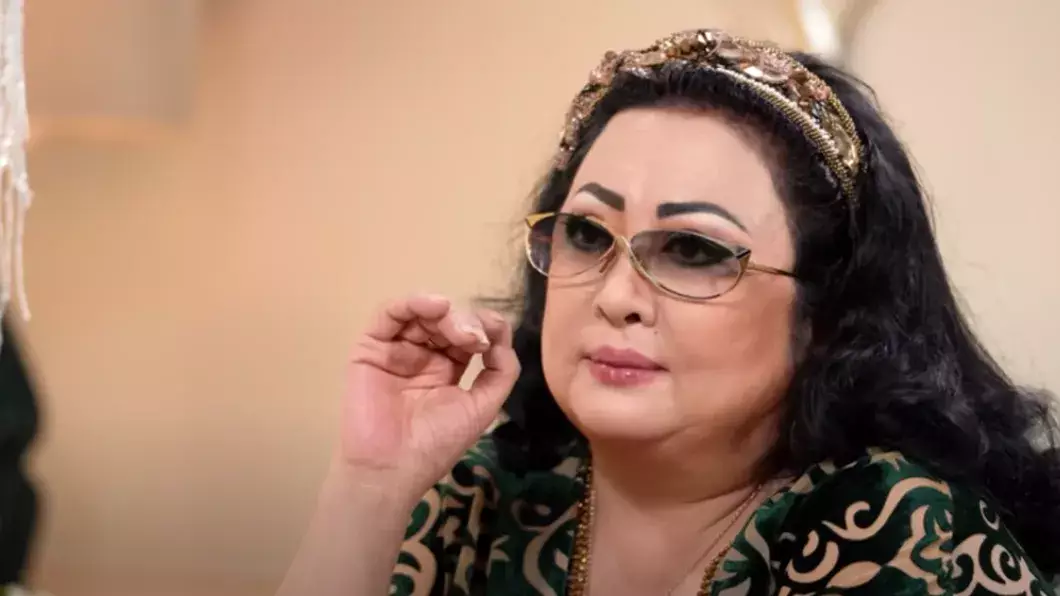 «Күйеуі миллиардер, бірдеңе қылып алып берер»: Мақпал Жүнісова Баянға өтініш жасады (ВИДЕО)