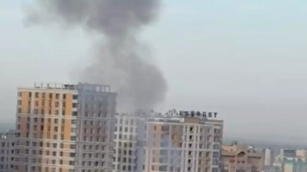 Алматинцы услышали “взрыв“ в районе Сайрана и остались без света