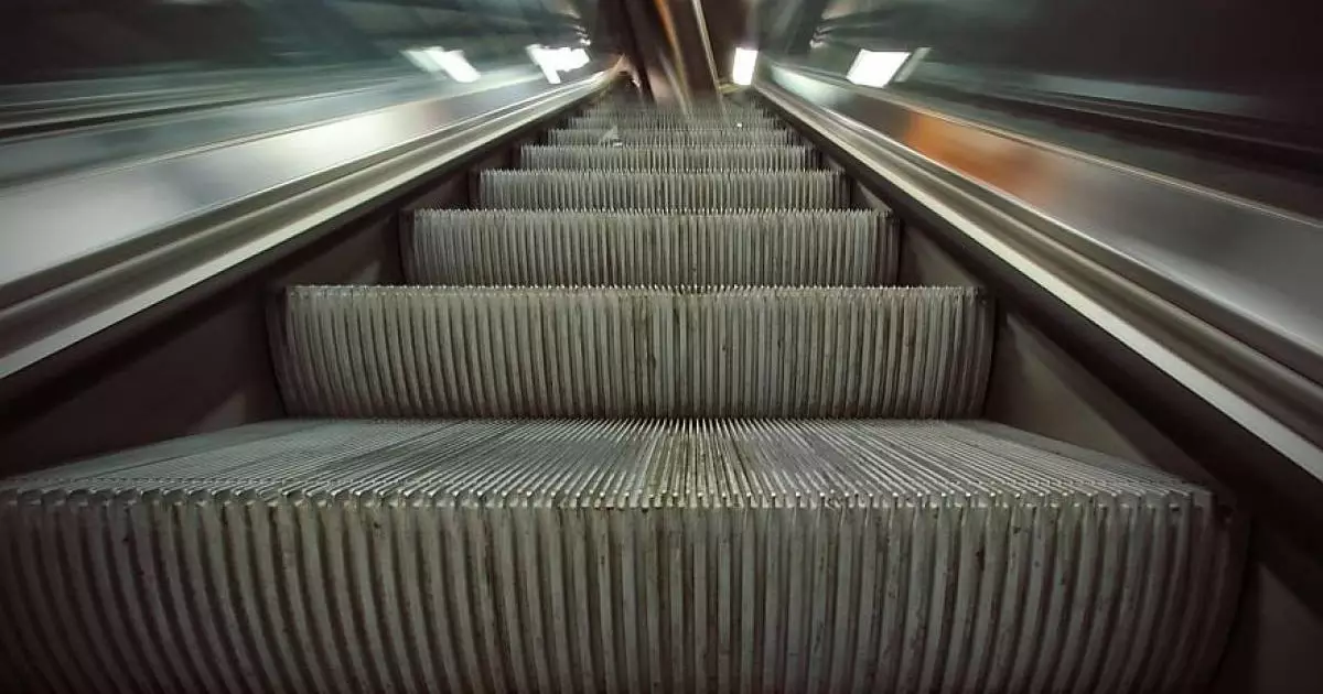  Ақтаудағы әуежай қыздың эскалаторда жарақат алуына байланысты 2 млн теңге өтемақы төлейді 