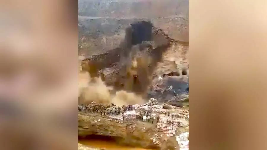 Тозаққа түскен кеншілер: мыс кенішінің құлауынан 30-дан астам адам қаза тапты (ВИДЕО)