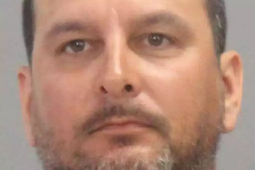 АҚШ-та күйеуі көзіне шап салған әйеліне отыз рет қайшы сұққан