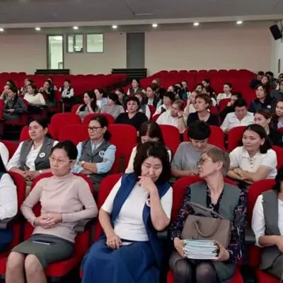 Учителя из Актобе грозятся устроить самосожжение из-за неуплаты заработной платы