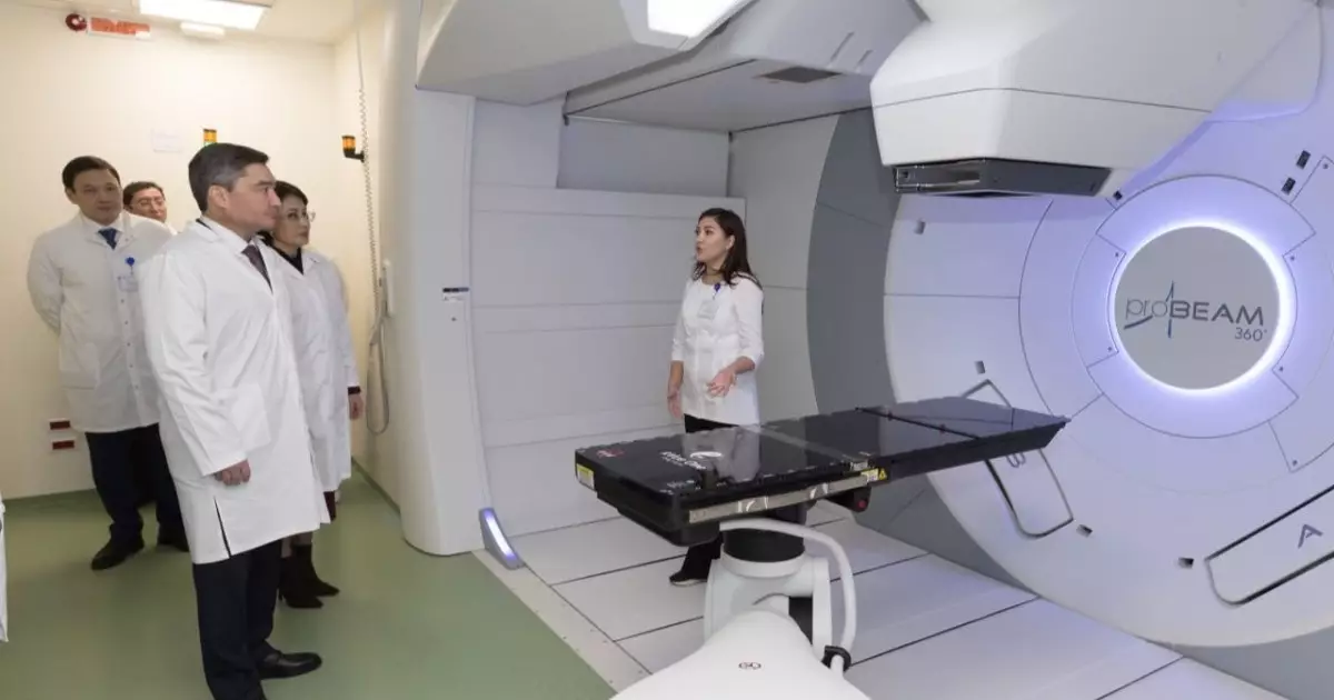  Олжас Бектенов мемлекеттің қолдауымен Ұлттық ғылыми онкология орталығының жаңа корпусының жарақтандырылу жағдайын тексерді 