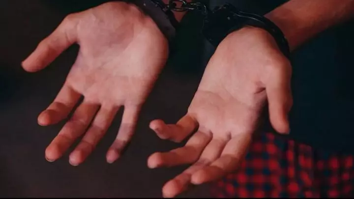 Павлодар облысында балаларына алимент төлемеген әйел қамауға алынды