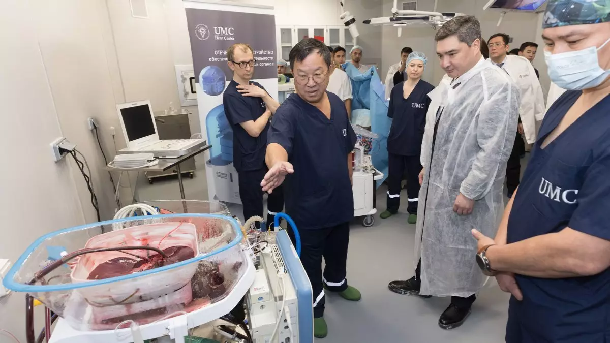 Онкотехнологии, ИИ и радиофармпрепараты: Бектенов ознакомился с ключевыми проектами в медицине