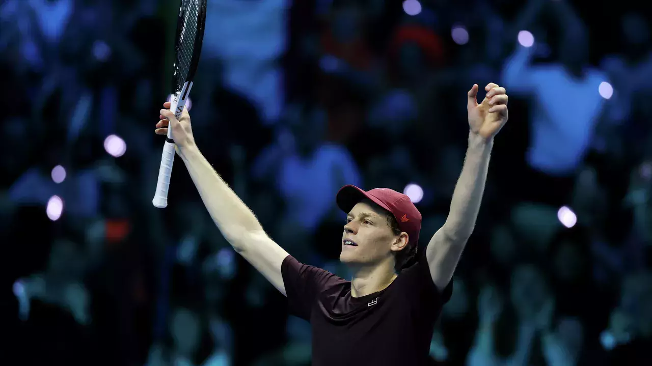 Синнер обыграл Алькараса и вновь стал чемпионом итогового турнира ATP