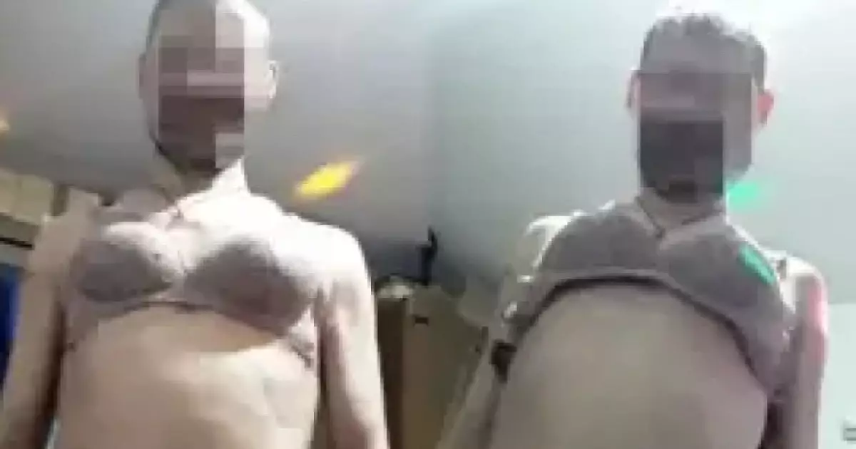  Балаларын қорлап, әйелінің іш киімін киіп суретке түскен ер азамат жайлы тың дерек айтылды 