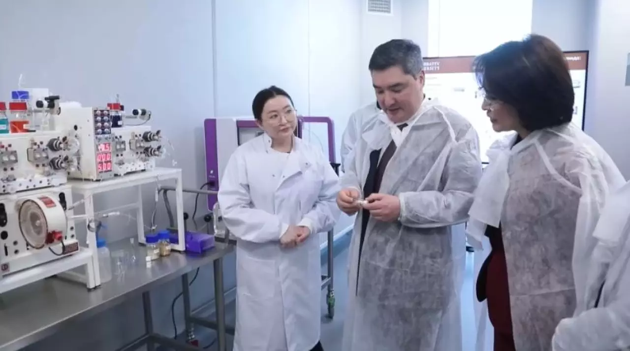 Премьер ознакомился с передовыми медицинскими проектами Астаны
