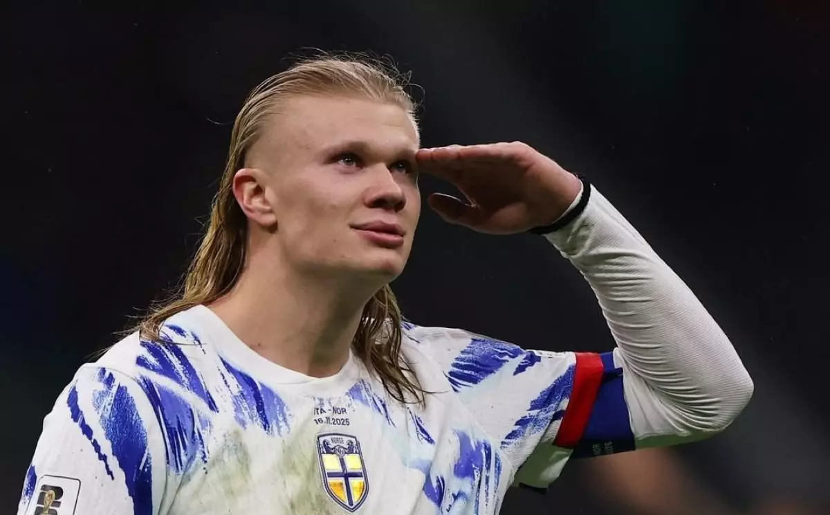 «Трогал за зад»: Холланд возбудился от итальянского футболиста