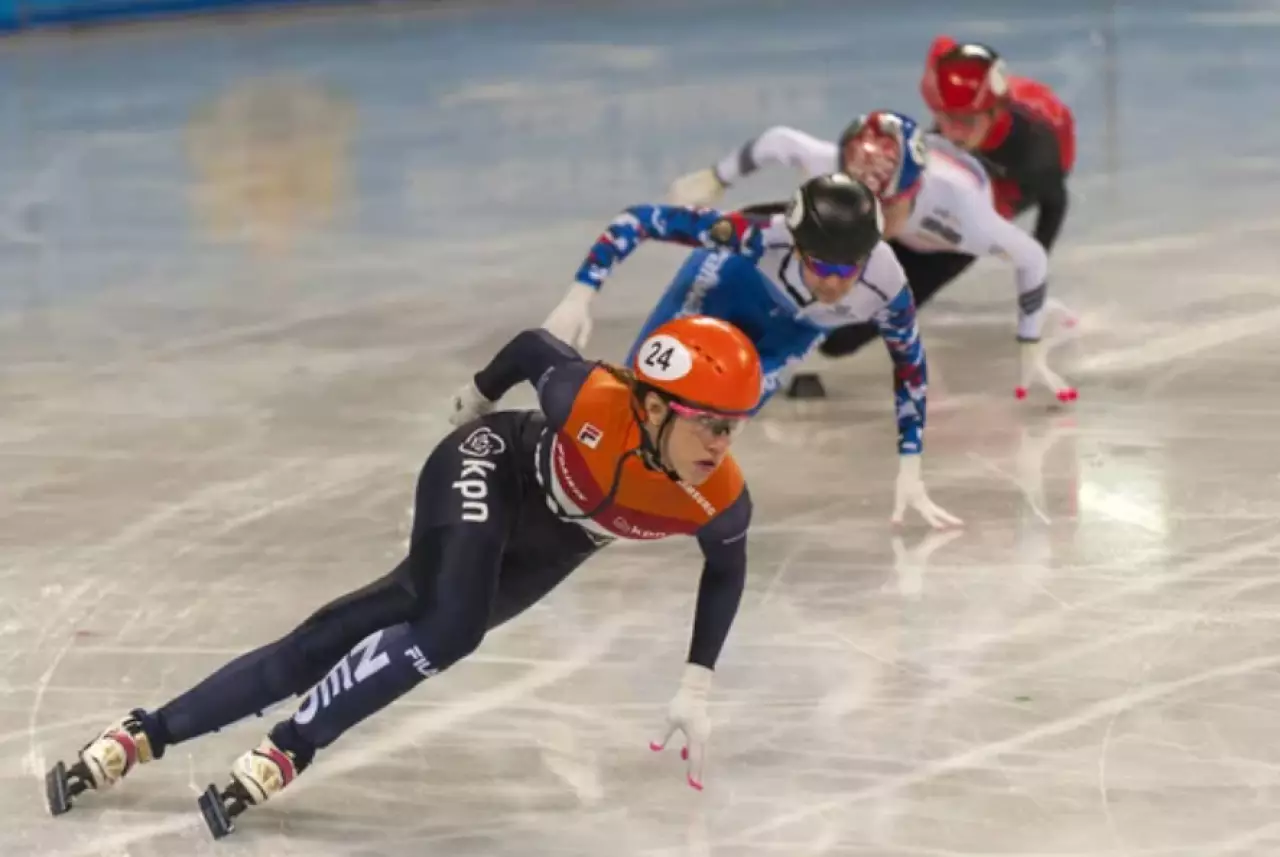 Евгений Кошкин завоевал серебро этапа КМ по конькобежному спорту