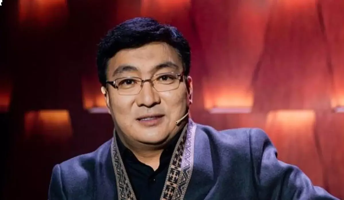 50 жас мерейтойында жер тепкілеп билеген Тоқтар Серіков өсектің астында қалды