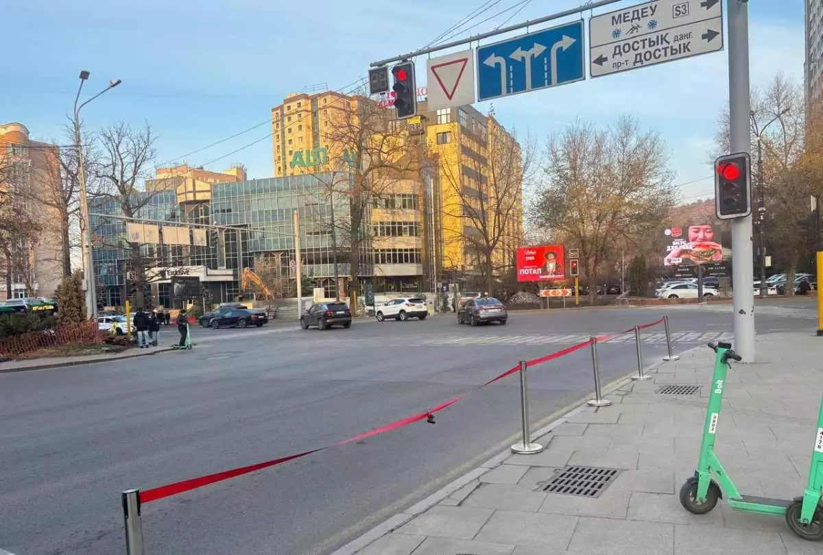 Схему движения изменили на одном из перекрестов в Алматы