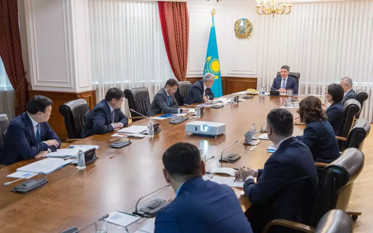 Олжас Бектенов провел совещание по вопросам совершенствования системы соцподдержки населения