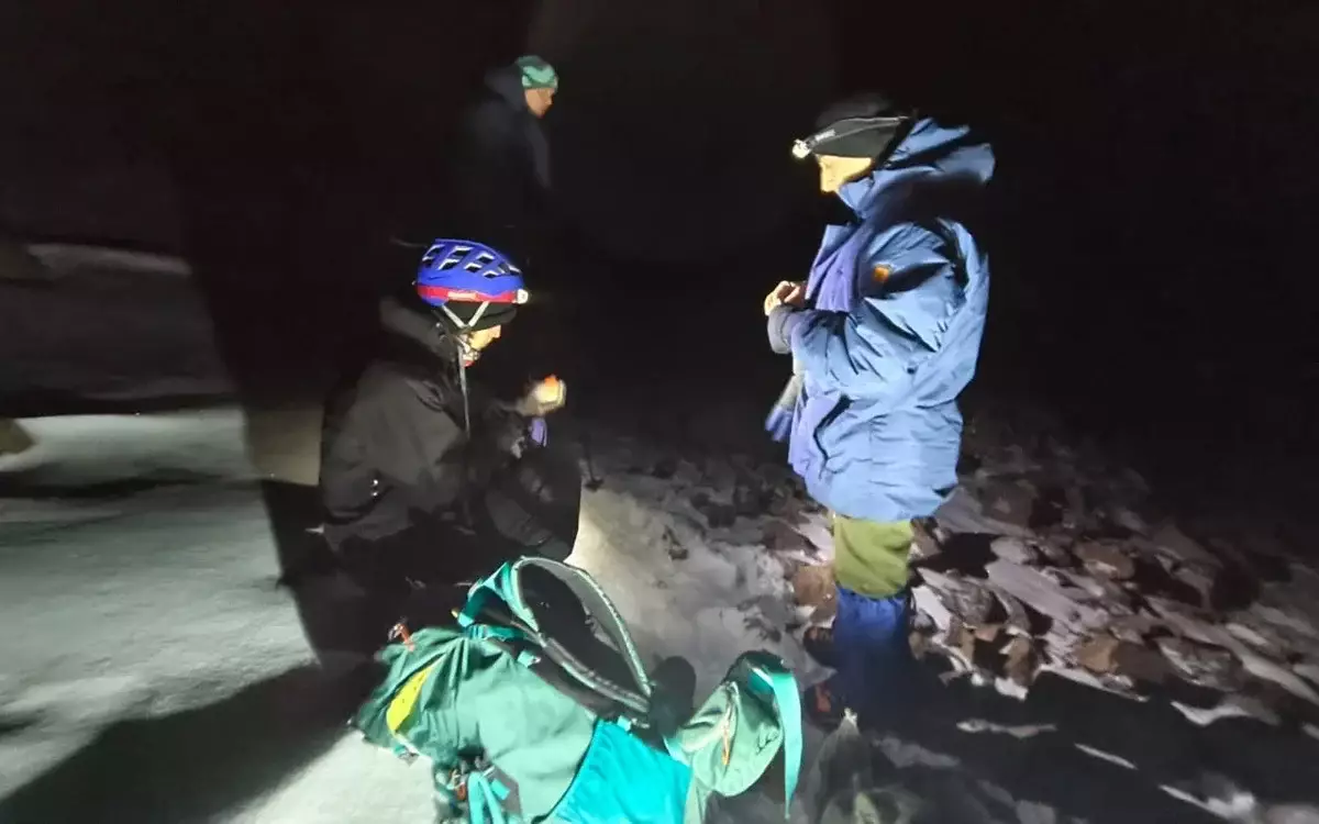 Алматинские спасатели нашли в горах потерявшегося подростка