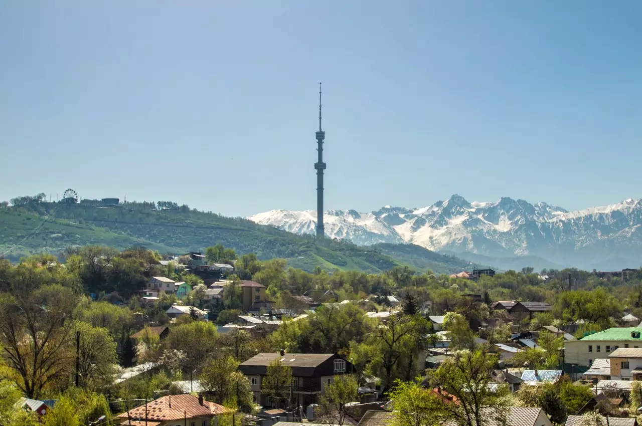 На перекрестке улиц Достык и Жолдасбекова в Алматы произошли изменения в организации движения.