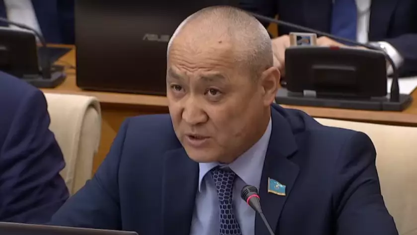 "Хернямен айналысып" деген журналист Еділ Жаңбыршинді сын тезіне алды