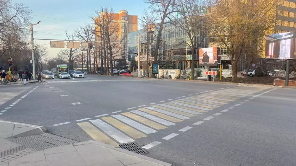 Пробки из-за пешеходов: в Алматы изменили схему движения на проблемном перекрестке