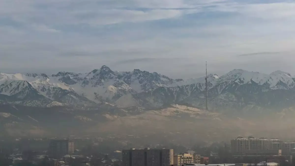 Алматылықтар түтіннің кесірінен тұмауды ауыр өткеруі мүмкін – дәрігер