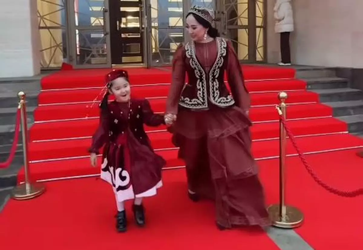 Каракат Абильдина выступила в дуэте с дочерью (ВИДЕО)