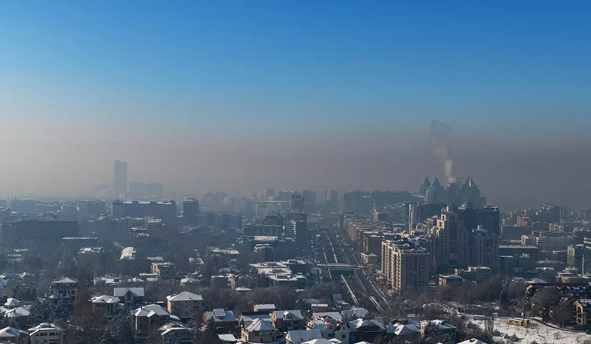 Автокөлік пен көмір түтіні: Алматының ауасы қалай тазарады