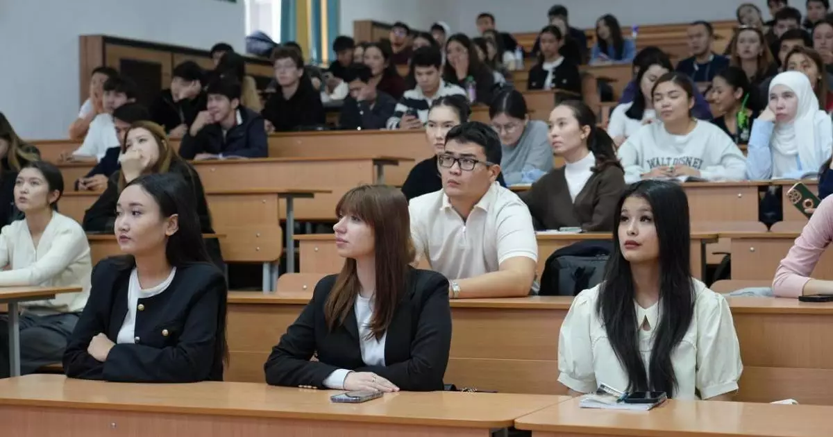  «Таза Қазақстан»: Астанада 100-ден астам студент эколекцияға қатысты 