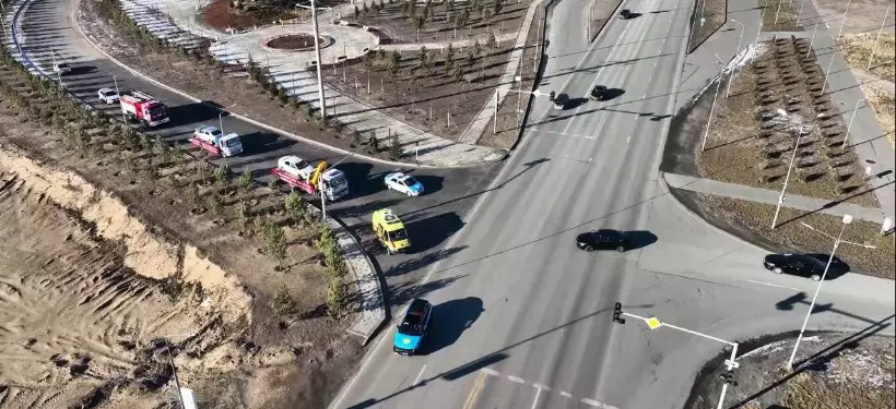 Полицейские, спасатели и медики организовали кортеж в память о жертвах ДТП в Семее