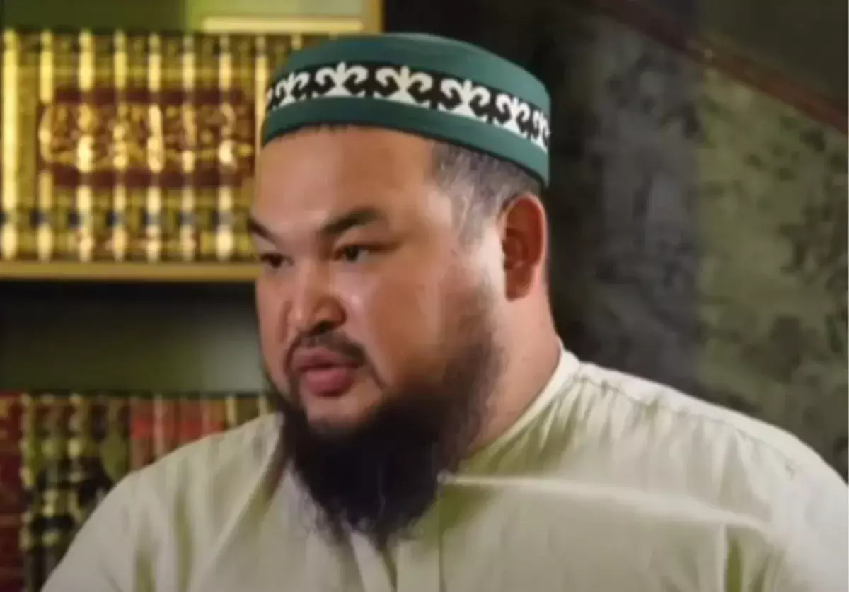 «Педофилдің болуы — Алланың бар екеніне дәлел» деген имам «7 атаға толмай қыз алыспауды» жоққа шығарды 