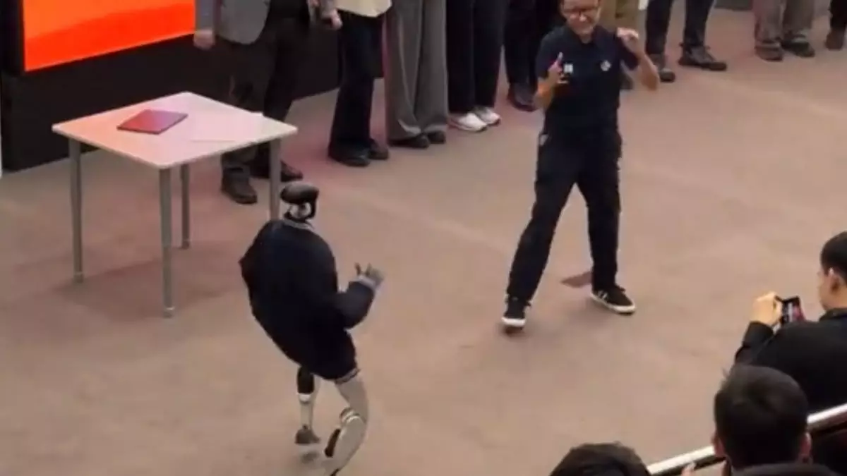 Робот из Астаны станцевал под Кайрата Нуртаса