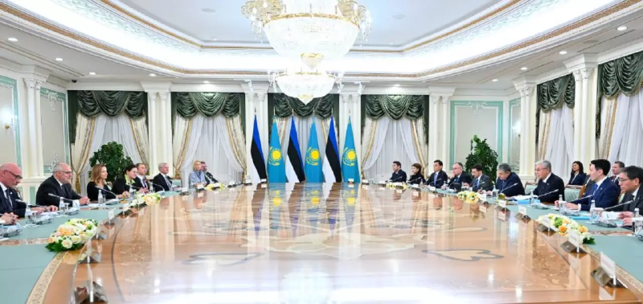 Қазақстан мен Эстония президенттері кеңейтілген құрамда келіссөз жүргізді