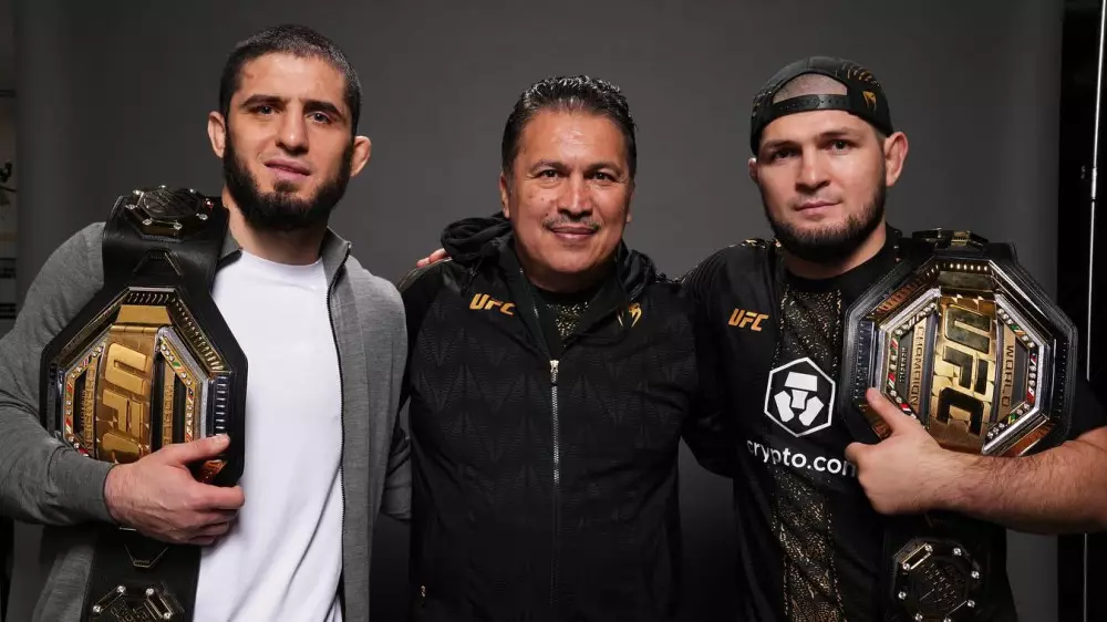 Стало известно, сколько Махачев заработал за бой с Маддаленой