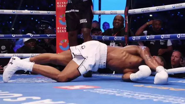 Отправленный казахстанцем в нокдаун Джошуа получил топовый бой