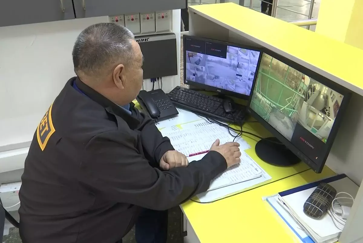 В школах Актобе усилили охрану после угроз о массовых расправах