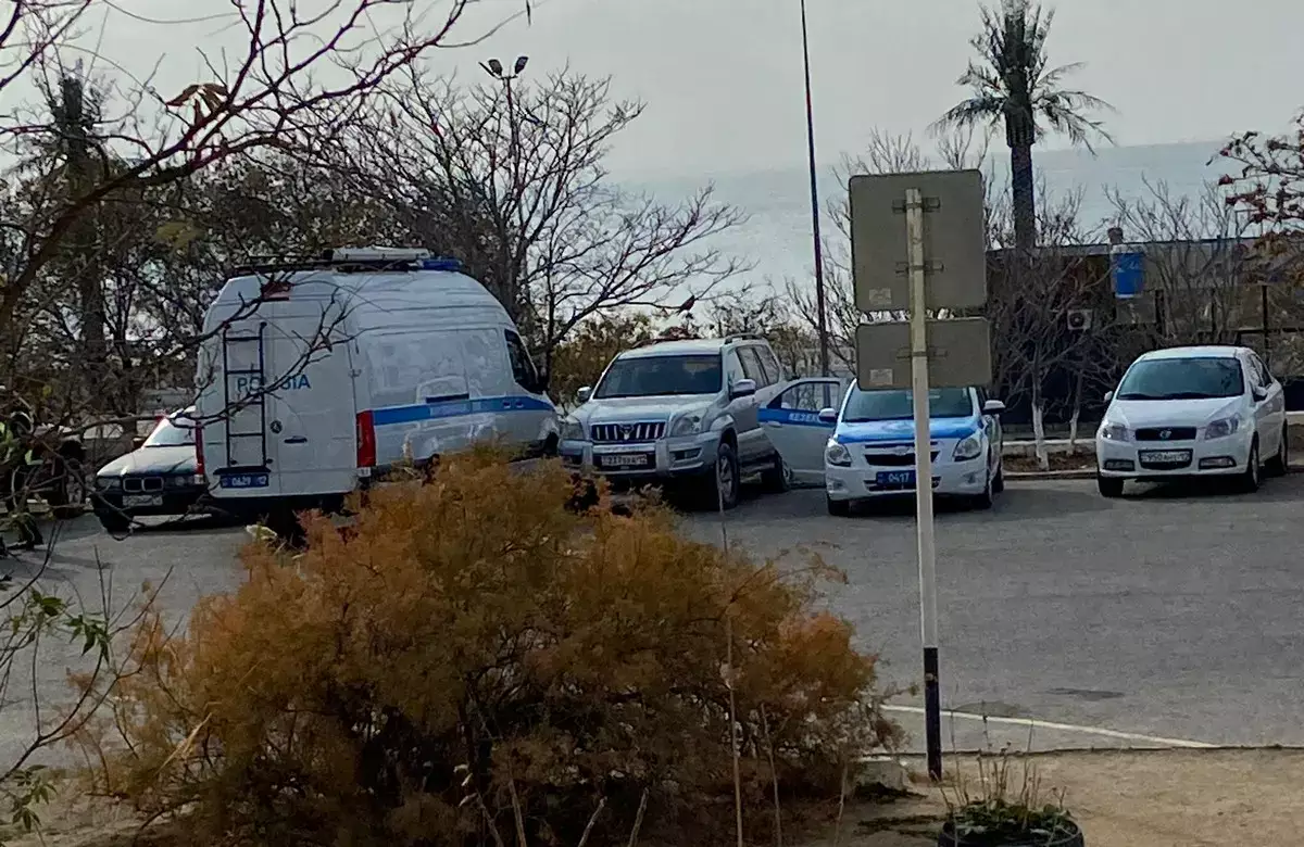 Полиция у школы №1 в Актау: что происходит? - новости на Lada.kz 17.11.2025