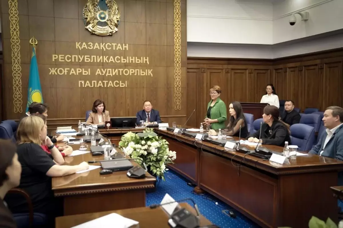 Оқу-ағарту министрі қоғамдық кеңес мүшелерімен кездесті