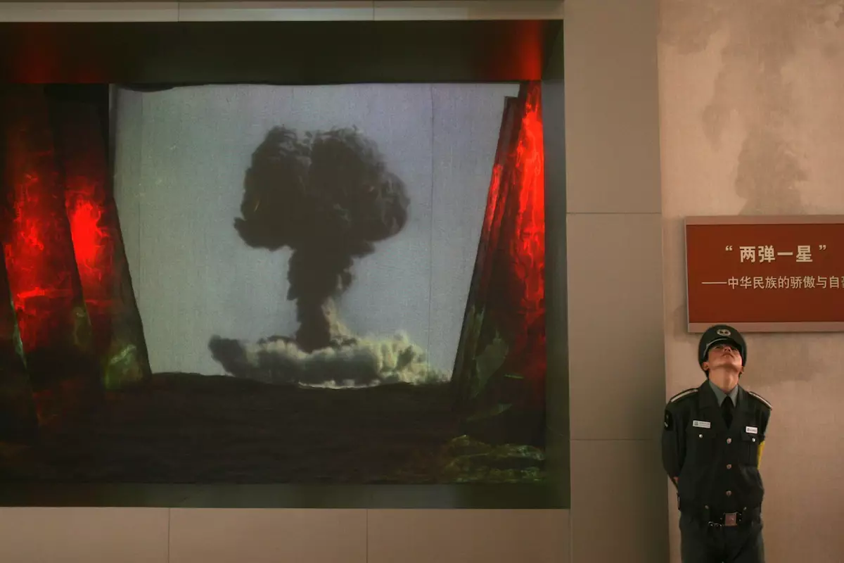 Китай начал подготовку к ядерным испытаниям на границе с Казахстаном