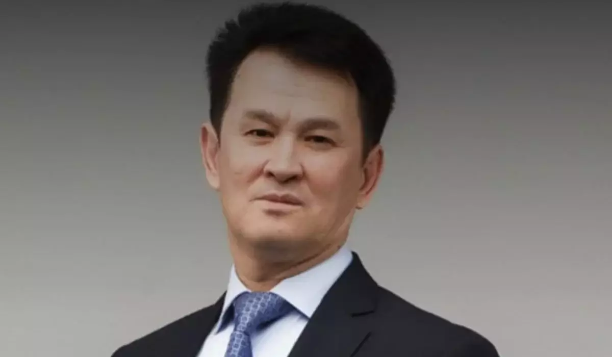 «Күнара той-томалақта жүреді»: Медеу Арынбаев Қайраттың қандай әнші екенін айтты