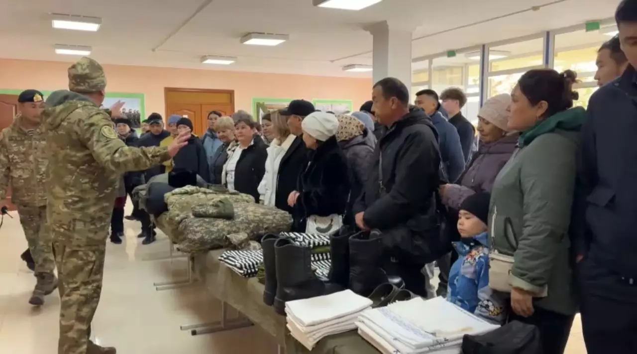 Ата-аналар Ақтау гарнизонындағы сарбаздардың тұрмыс-тіршілігімен танысты