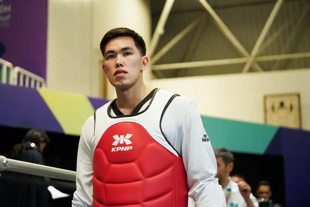 Серебро Исламиады завоевал казахстанский таеквондист Бауыржан Хасенов